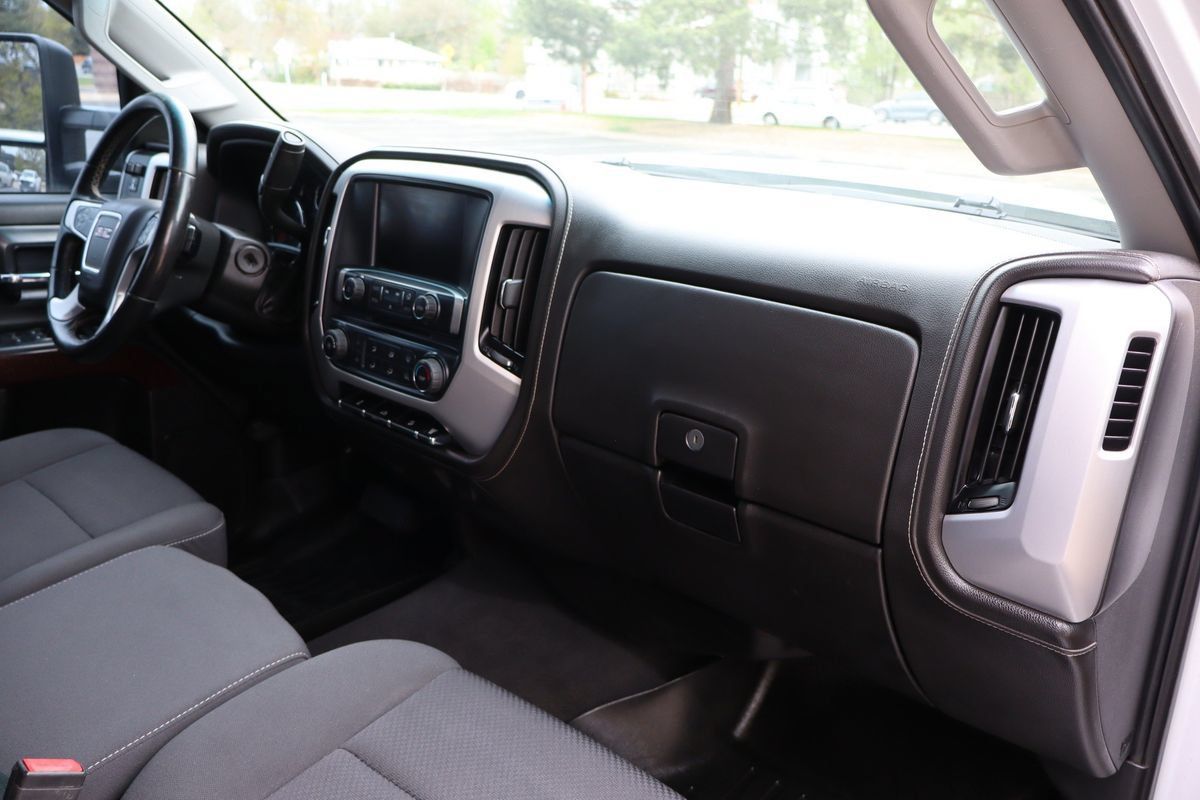 Used 2019 GMC Sierra 2500 SLE w/ Suspension Package, Off-Road AWD/4WD image 17