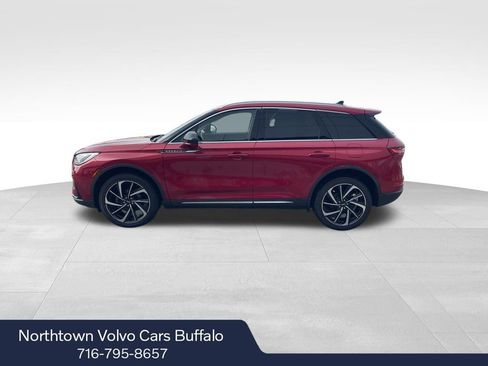 Used 2023 Lincoln Corsair Reserve w/ Rear Removable Package Tray image 2