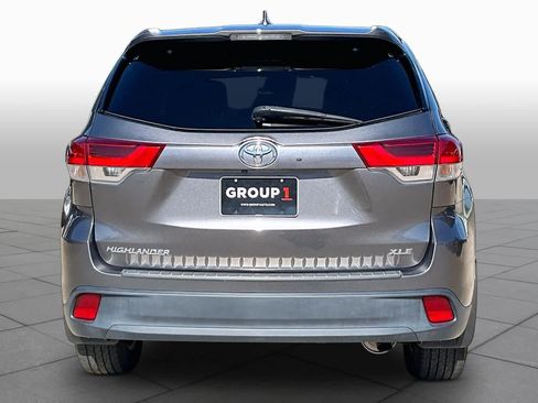 Used 2018 Toyota Highlander XLE FWD image 4