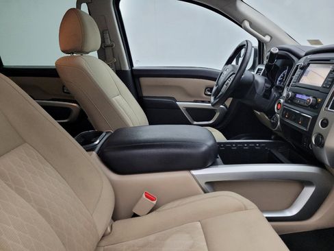 Used 2017 Nissan Titan SV image 21