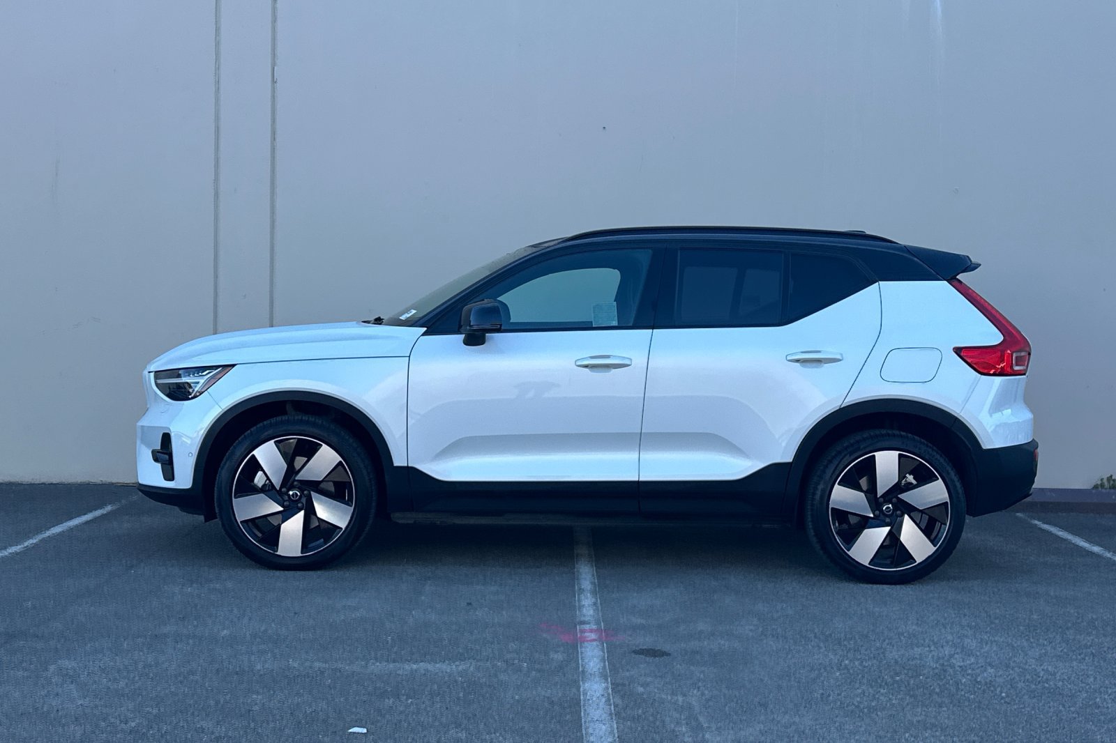 Certified 2023 Volvo XC40 Recharge Ultimate w/ Protection Package Premier AWD/4WD image 6
