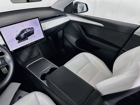 Used 2022 Tesla Model Y Performance AWD/4WD image 29