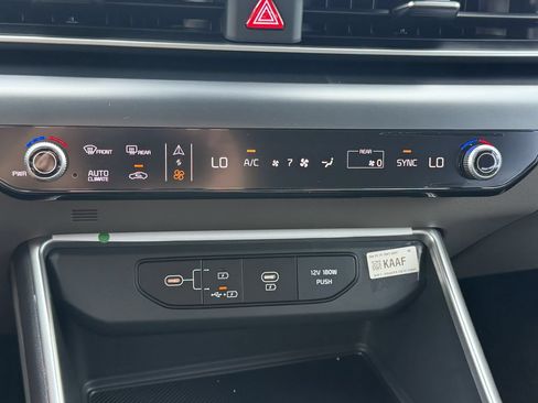 New 2027 Kia Carnival LX FWD image 29