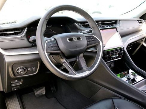 Used 2024 Jeep Grand Cherokee L Limited w/ Luxury Tech Group II AWD/4WD image 9