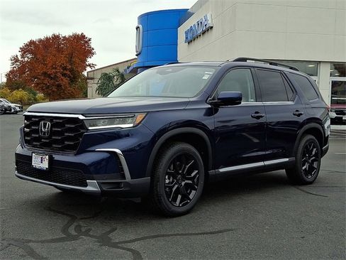 New 2025 Honda Pilot Touring image 3