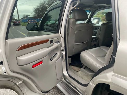 Used 2004 Cadillac Escalade Luxury image 10