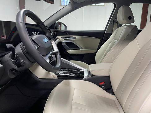 Used 2025 Audi Q5 Premium image 19