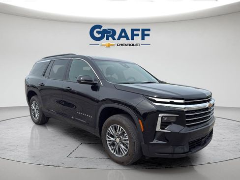 Used 2025 Chevrolet Traverse LT AWD/4WD image 16