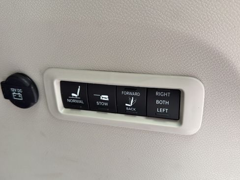 Used 2022 Chrysler Pacifica Limited FWD image 21