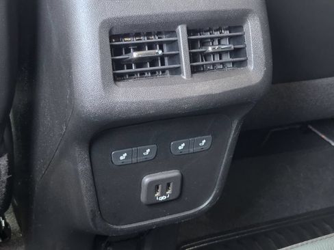 Used 2022 Chevrolet Equinox Premier FWD image 16