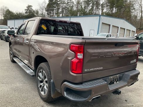 Used 2019 Chevrolet Silverado 1500 High Country w/ Technology Package image 7