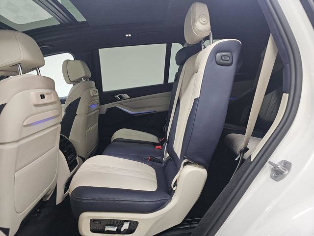 Used 2022 BMW X7 xDrive40i w/ M Sport Package AWD/4WD image 8