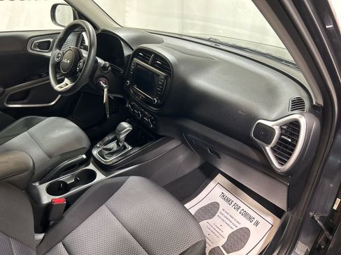Used 2022 Kia Soul LX w/ Technology Package image 11