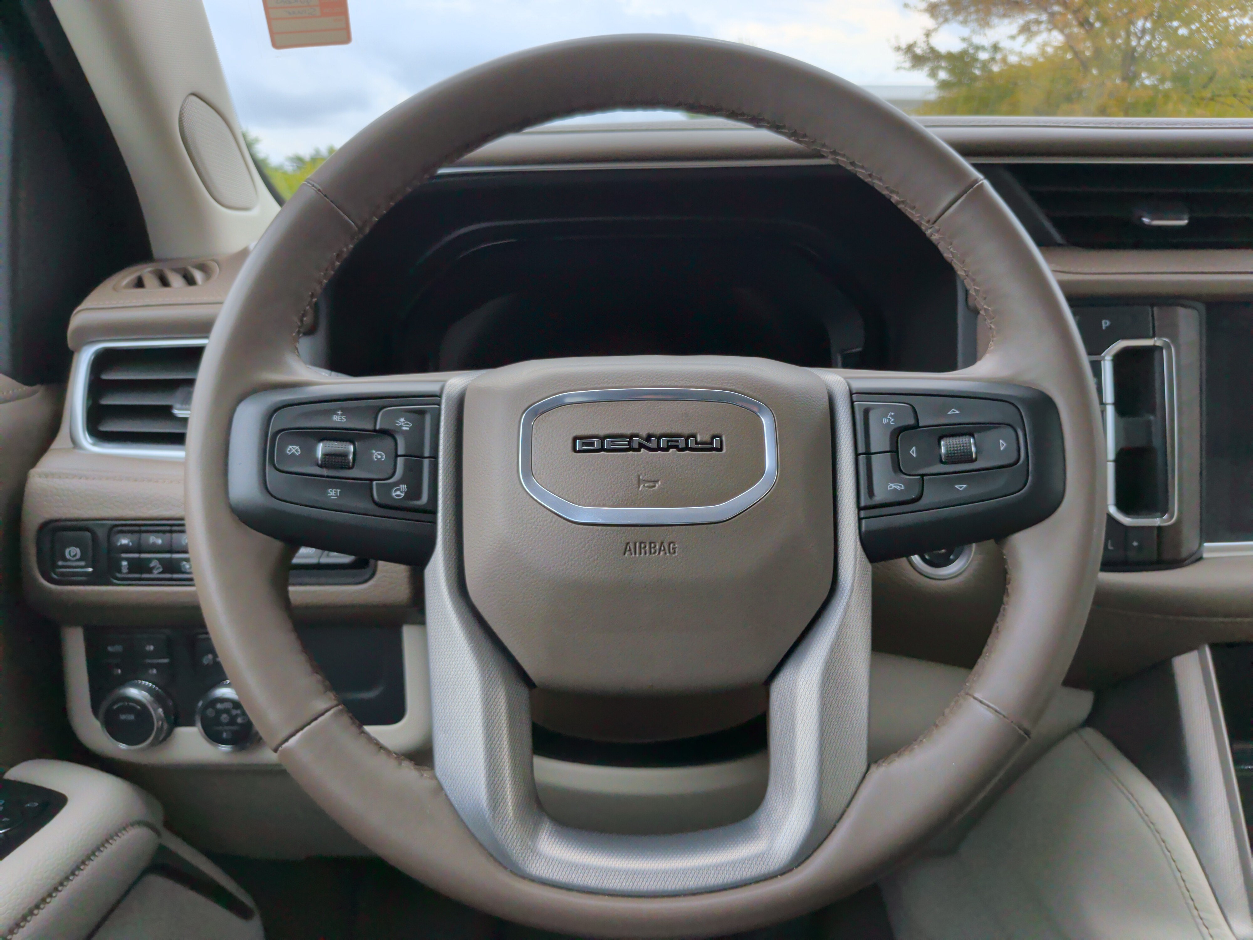 Used 2024 GMC Yukon Denali AWD/4WD image 21