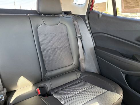 Used 2025 Chevrolet Trax LT image 36