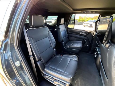 Used 2021 GMC Yukon SLT w/ SLT Premium Package image 19