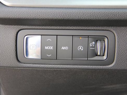 Used 2026 Chevrolet Traverse LT w/ Driver Confidence Package AWD/4WD image 32