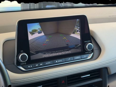 Used 2025 Nissan Rogue SV FWD image 24