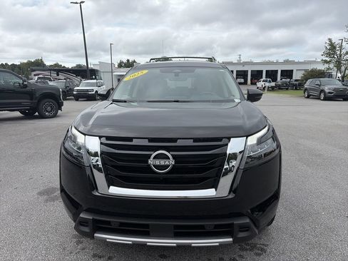 Used 2025 Nissan Pathfinder SL FWD image 10