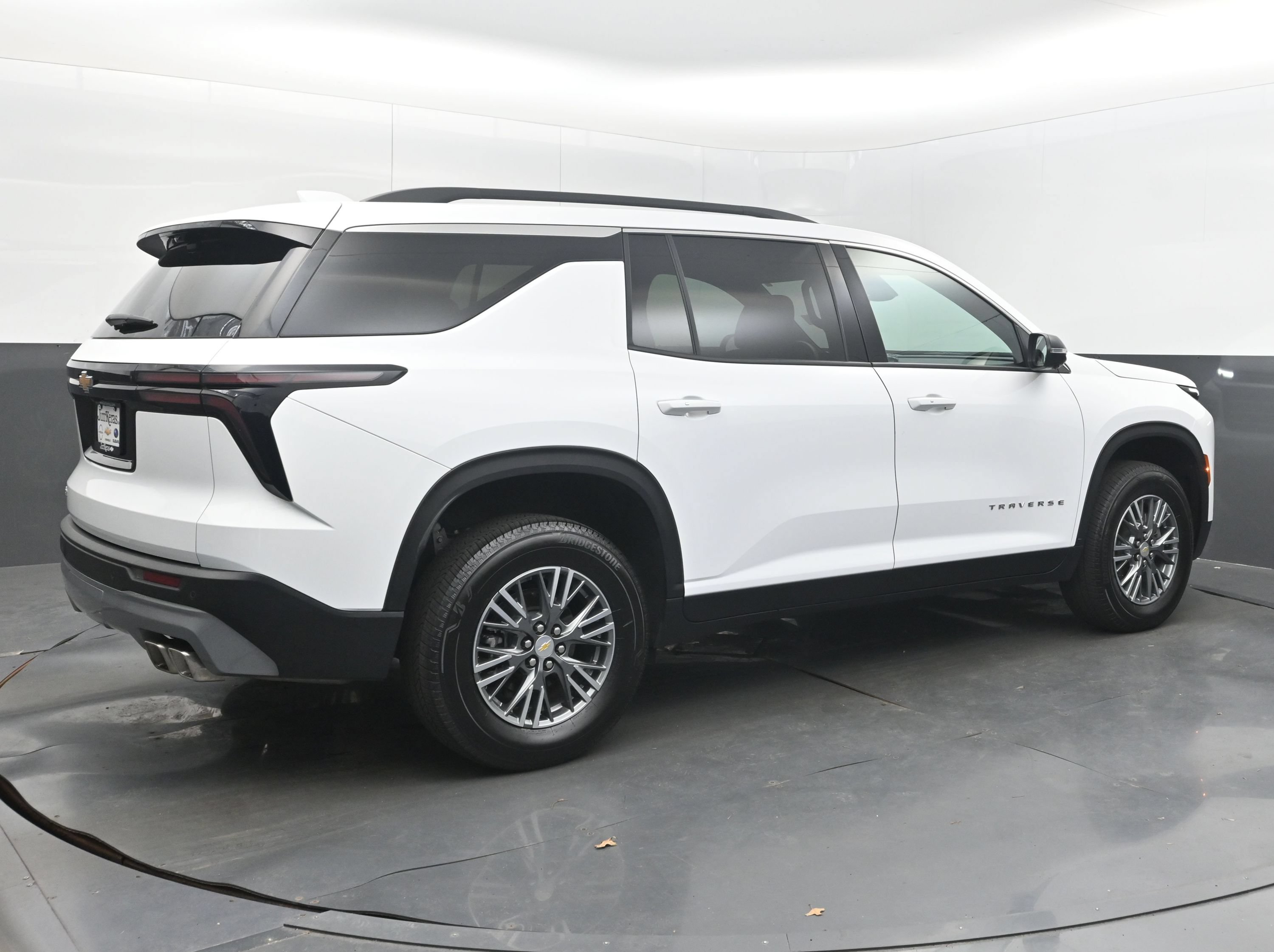 Certified 2026 Chevrolet Traverse LT w/ Driver Confidence Package FWD image 9