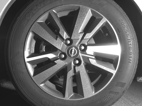 Used 2025 Nissan Versa SV image 12