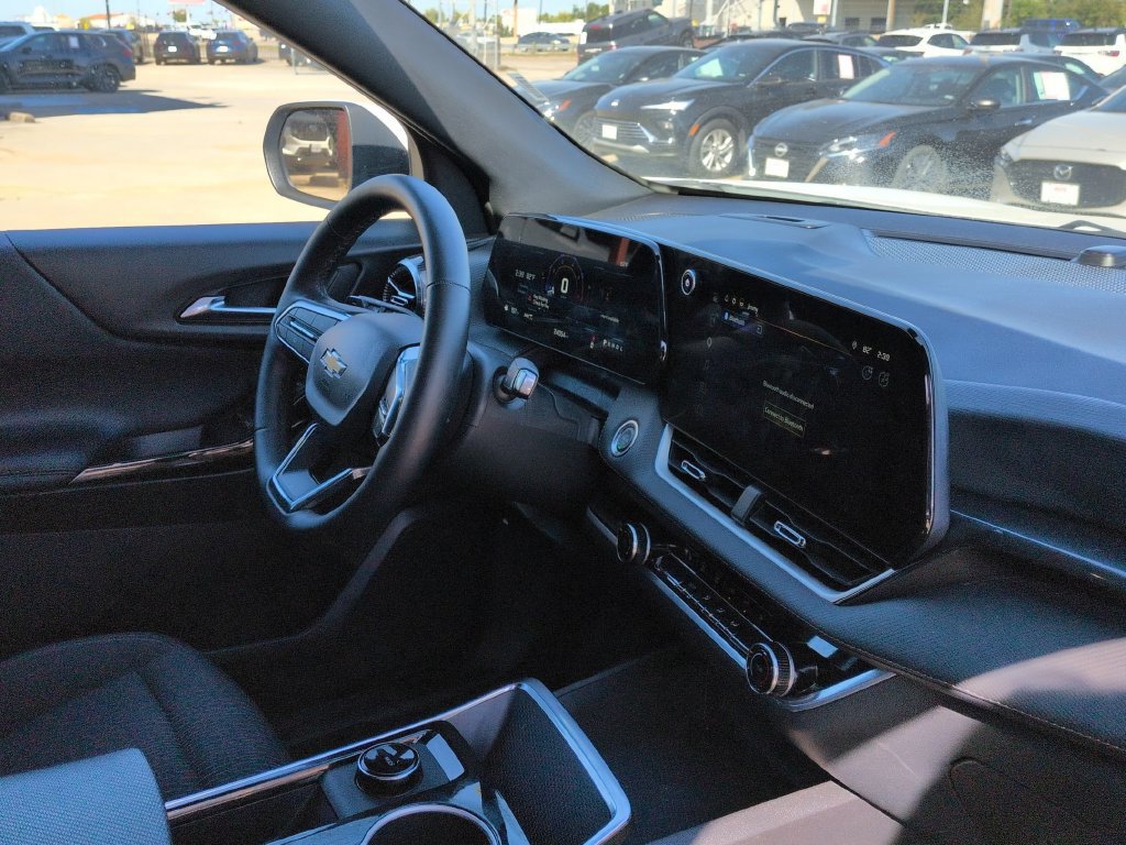 Used 2026 Chevrolet Equinox LT AWD/4WD image 28