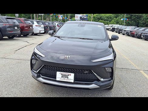 Used 2025 Buick Envista Sport Touring w/ Experience Buick Package FWD image 3