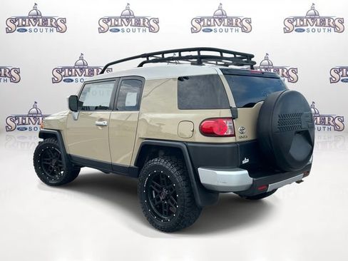 Used 2011 Toyota FJ Cruiser 2WD w/ Convenience Pkg image 5
