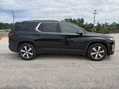 Used 2022 Chevrolet Traverse LT w/ LT Premium Package AWD/4WD image 5