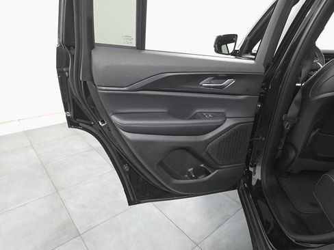 New 2025 Jeep Grand Cherokee Altitude image 22