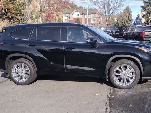 Used 2020 Toyota Highlander Limited image 2