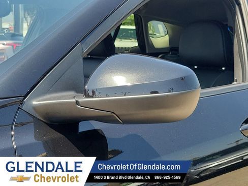 Certified 2025 Chevrolet Trax LT FWD image 19