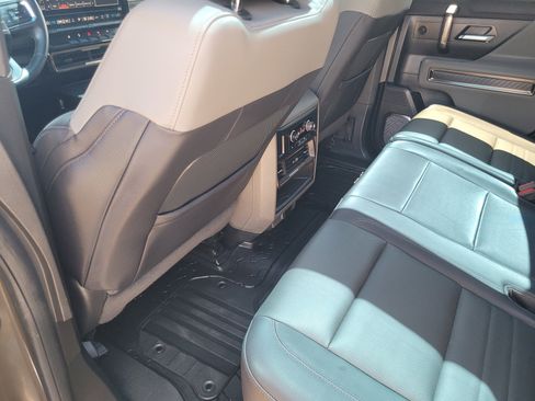 Used 2025 GMC Hummer EV 3X w/ LPO, Illumination Package AWD/4WD image 10
