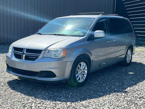 Used 2014 Dodge Grand Caravan SXT image 1