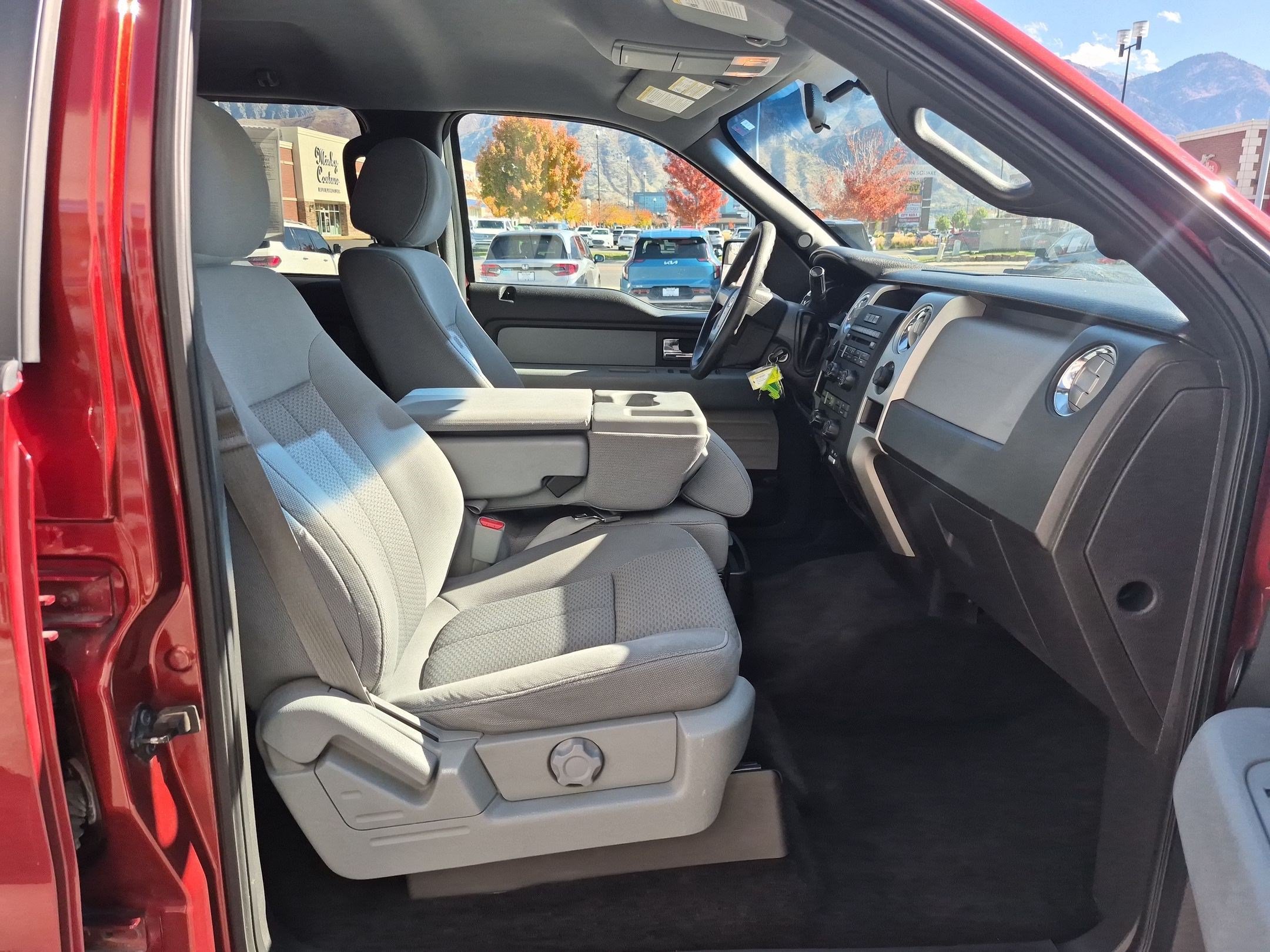 Used 2014 Ford F150 XLT AWD/4WD image 30