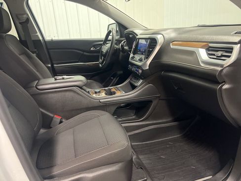 Certified 2023 GMC Acadia SLE w/ Driver Convenience Package image 9