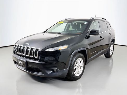 Used 2017 Jeep Cherokee Latitude w/ Comfort & Convenience Group AWD/4WD image 4