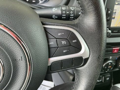 Used 2015 Jeep Renegade Latitude w/ Popular Equipment Group image 29