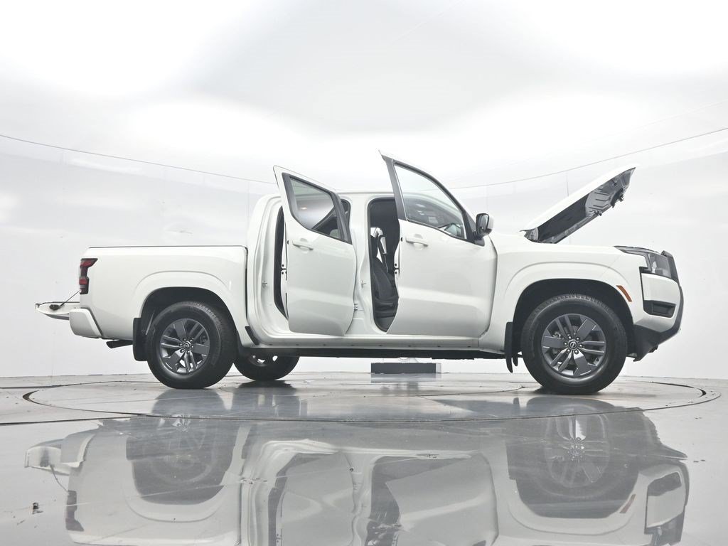 Used 2025 Nissan Frontier SV RWD image 50