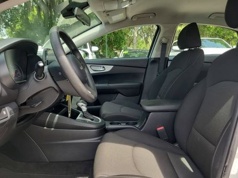 Used 2024 Kia Forte LXS FWD image 2