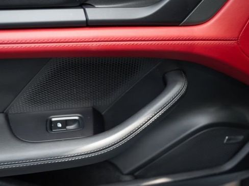 Used 2022 Porsche Taycan image 21