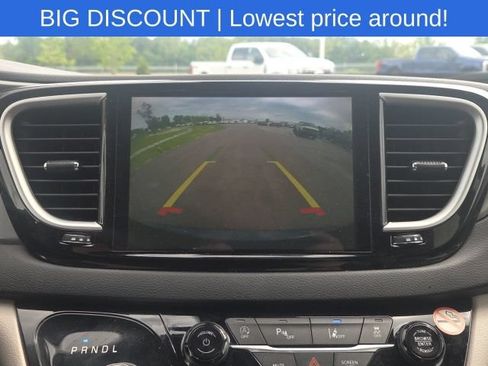 Used 2023 Chrysler Pacifica Touring-L FWD image 36