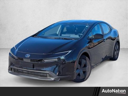 Used 2025 Toyota Prius LE image 1