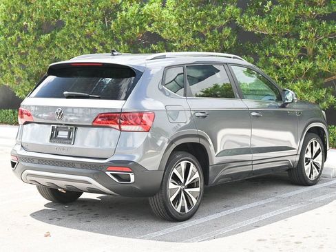 Used 2022 Volkswagen Taos SE image 4
