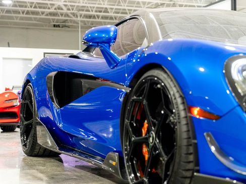 Used 2019 McLaren 600LT RWD image 11