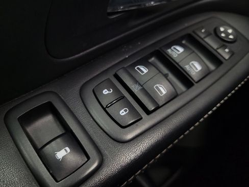 Used 2016 Dodge Grand Caravan SXT FWD image 27
