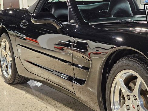 Used 2000 Chevrolet Corvette Convertible w/ Memory Pkg image 19