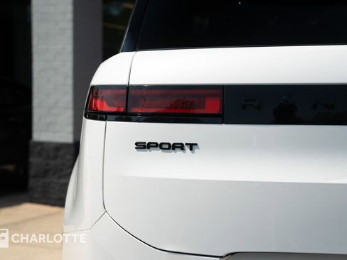 Used 2024 Land Rover Range Rover Sport Dynamic SE image 12