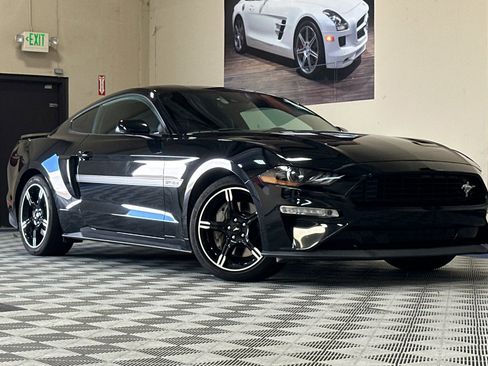 Used 2019 Ford Mustang GT Premium w/ Equipment Group 401A RWD image 2