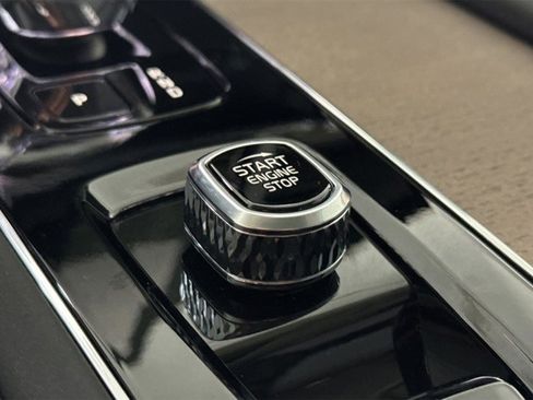 Certified 2025 Volvo XC90 B6 Plus image 25